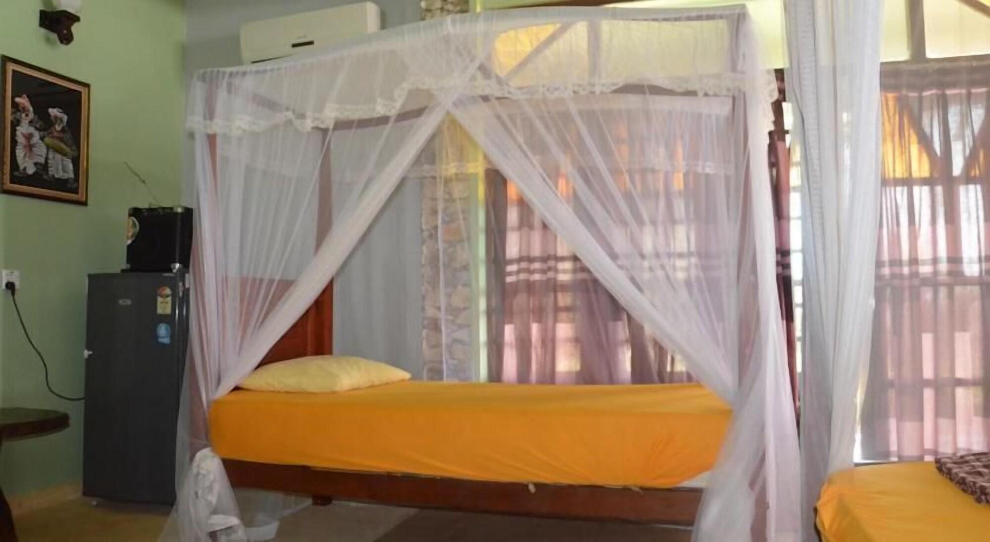 Time N Tide Beach Resort Hikkaduwa Kültér fotó