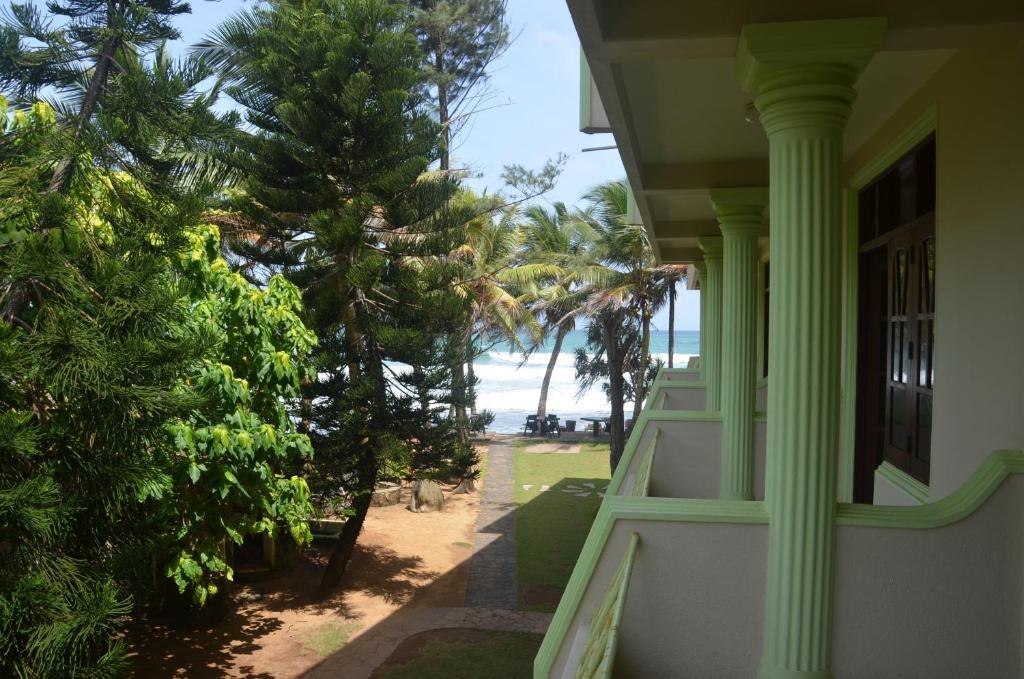 Time N Tide Beach Resort Hikkaduwa Szoba fotó