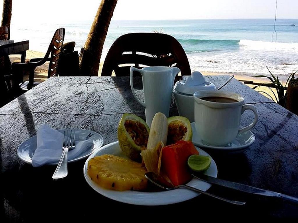 Time N Tide Beach Resort Hikkaduwa Kültér fotó