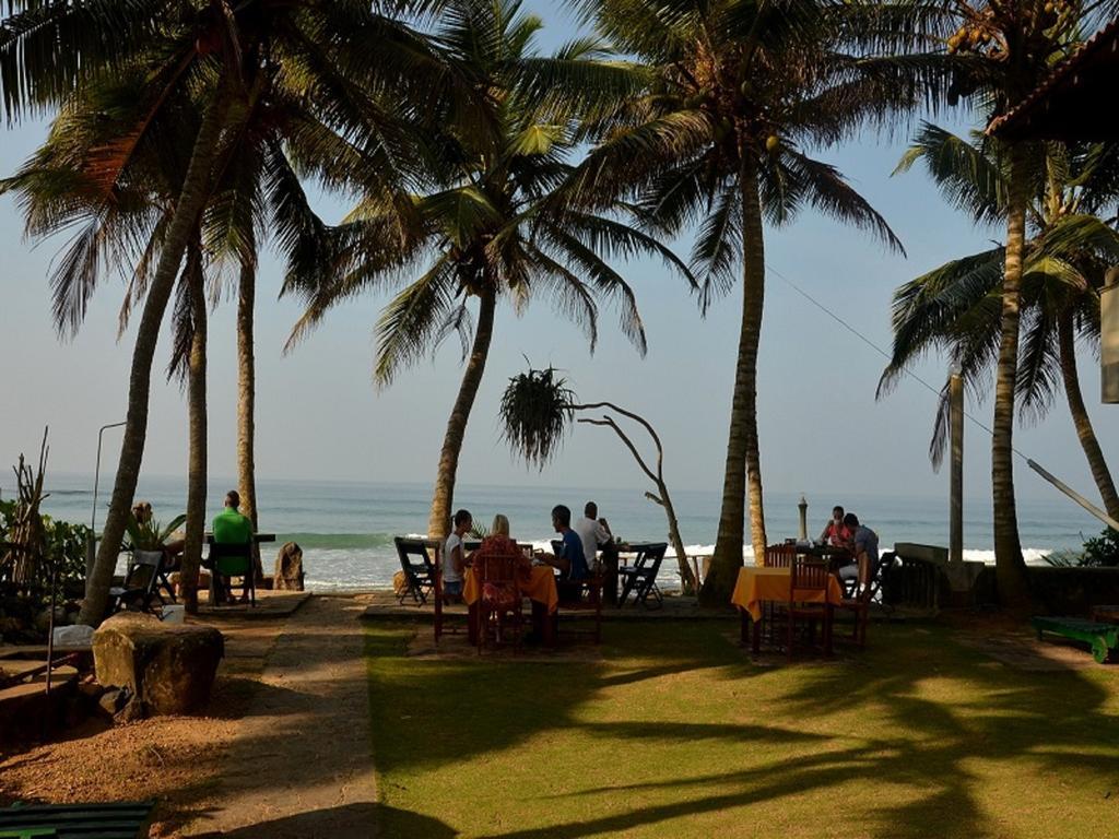 Time N Tide Beach Resort Hikkaduwa Kültér fotó