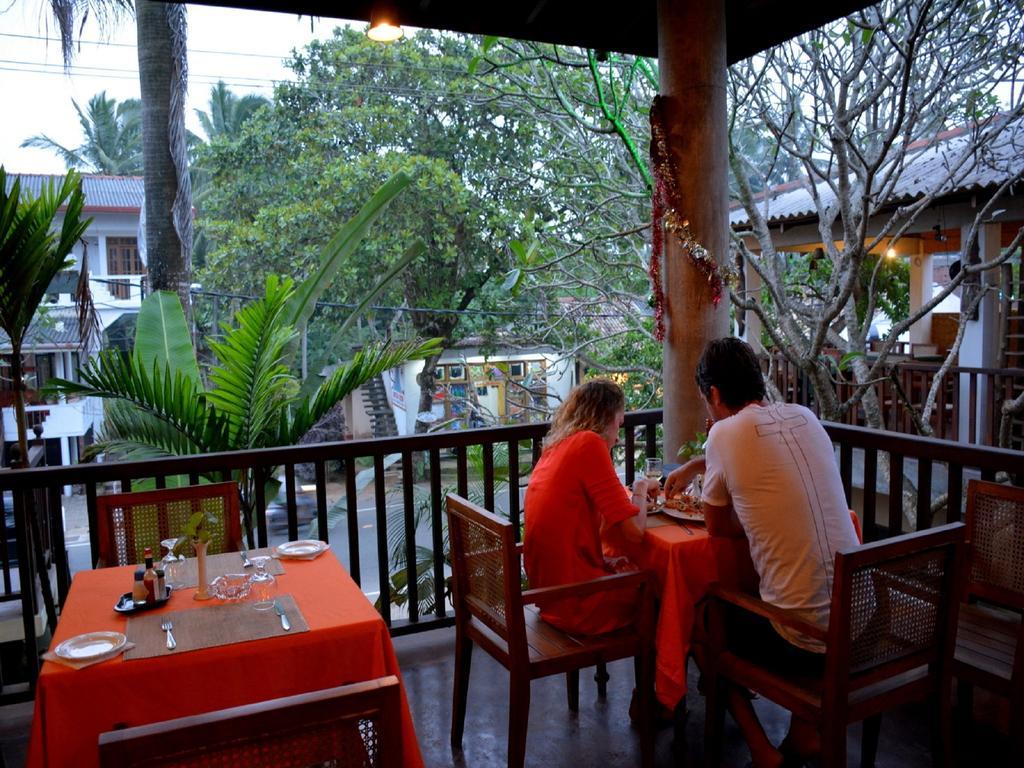 Time N Tide Beach Resort Hikkaduwa Kültér fotó