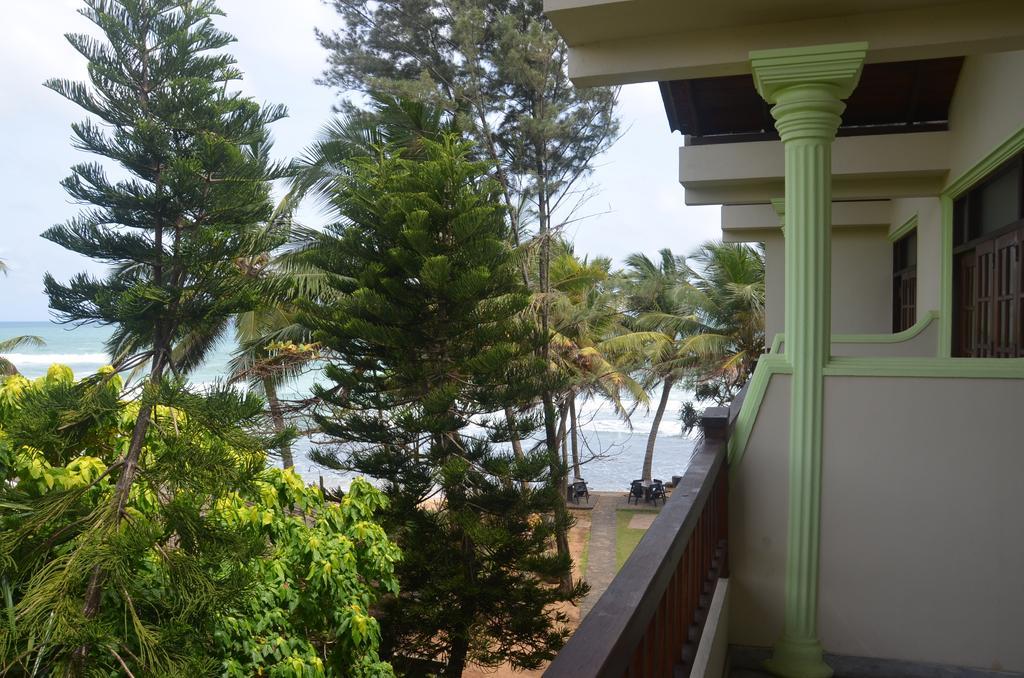 Time N Tide Beach Resort Hikkaduwa Kültér fotó