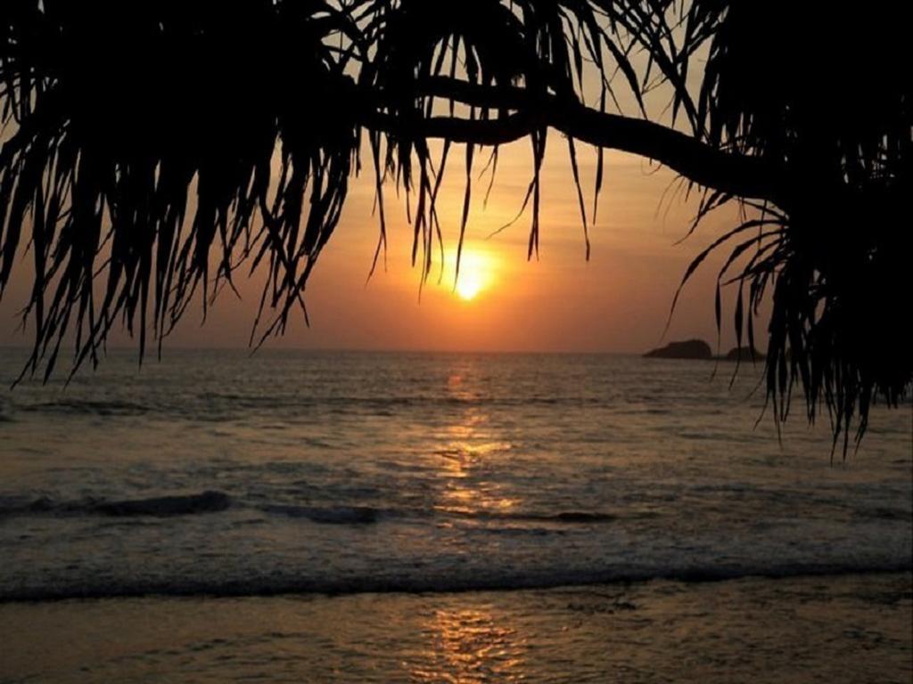 Time N Tide Beach Resort Hikkaduwa Kültér fotó
