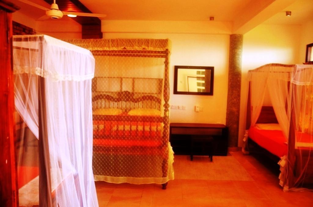 Time N Tide Beach Resort Hikkaduwa Kültér fotó