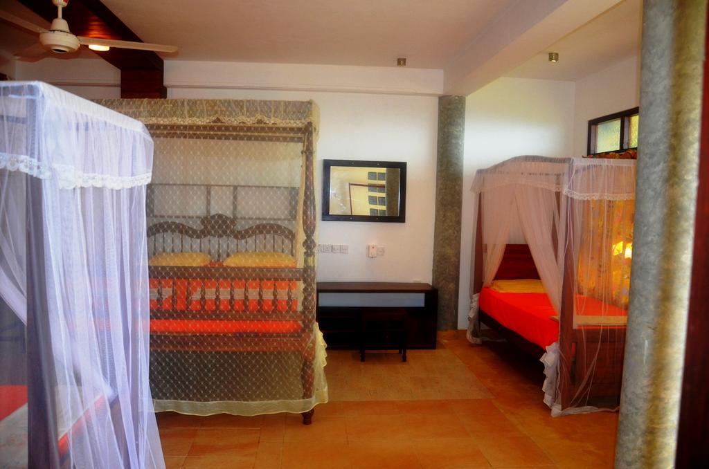 Time N Tide Beach Resort Hikkaduwa Kültér fotó